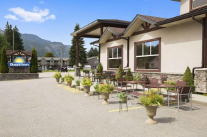 Гостиница Days Inn & Suites by Wyndham Revelstoke  Ревелсток